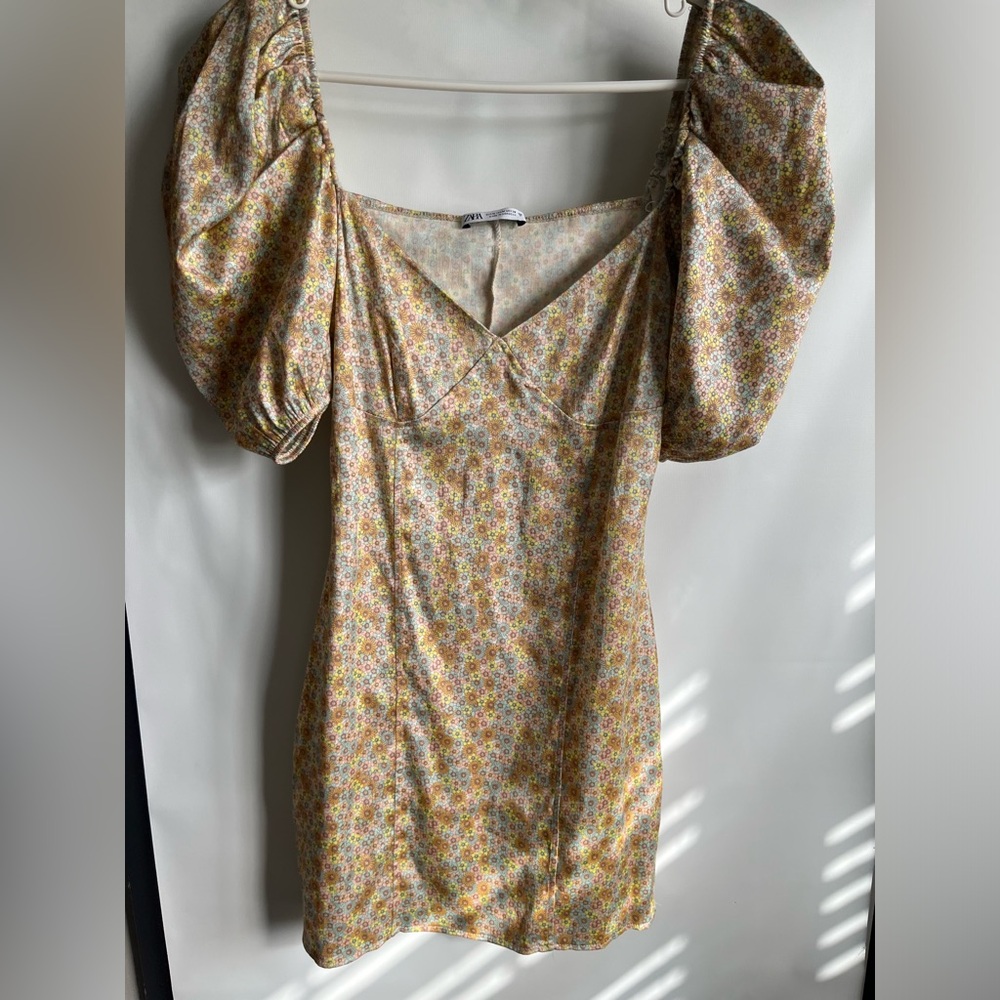 Zara woman’s mini dress puff sleeve medium